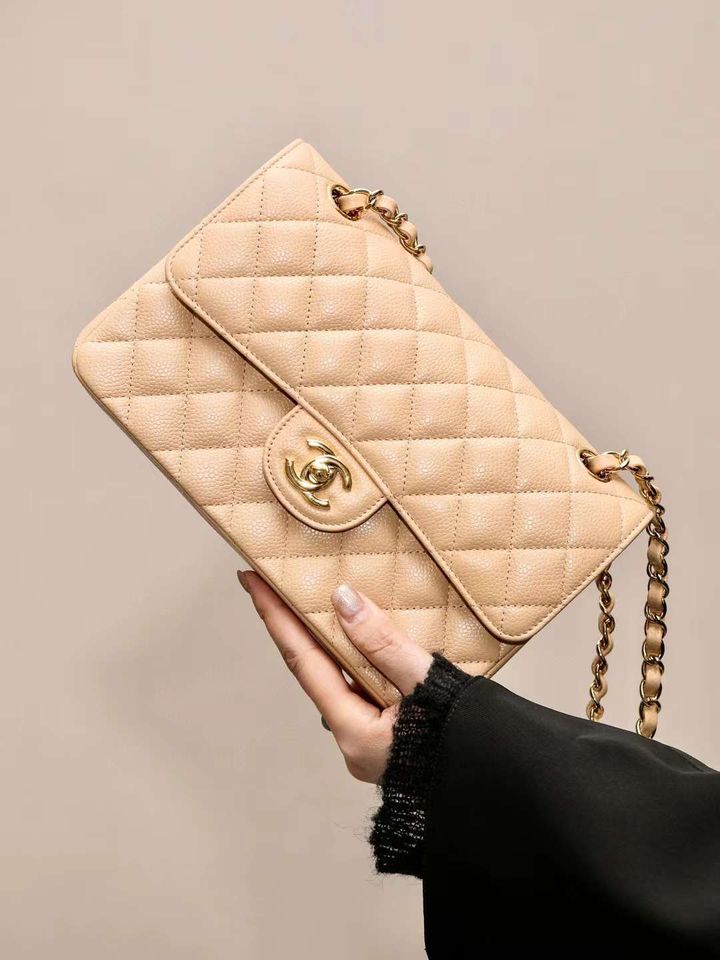 CHANEL  CF23 經典杏色魚子醬金釦口蓋包8