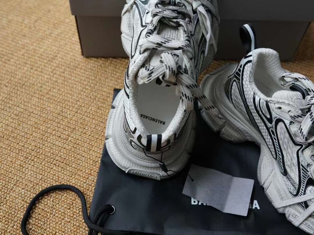 BALENCIAGA 夏季系列 3XL SNEAKER 復古做舊運動老爹鞋 白黑色5