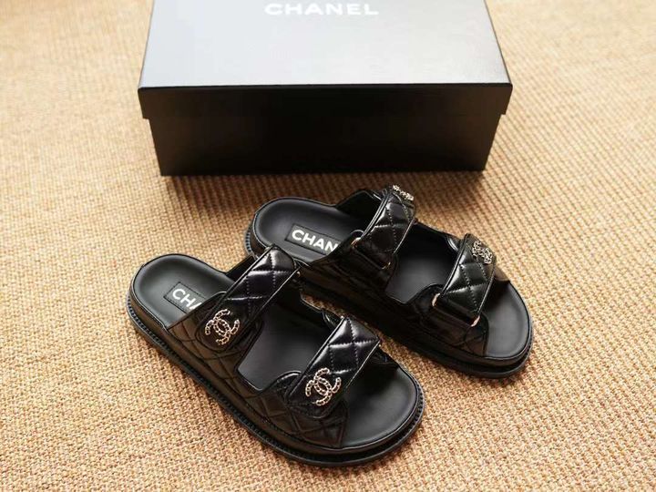 CHANEL 24P 魔鬼氈沙灘拖鞋 1