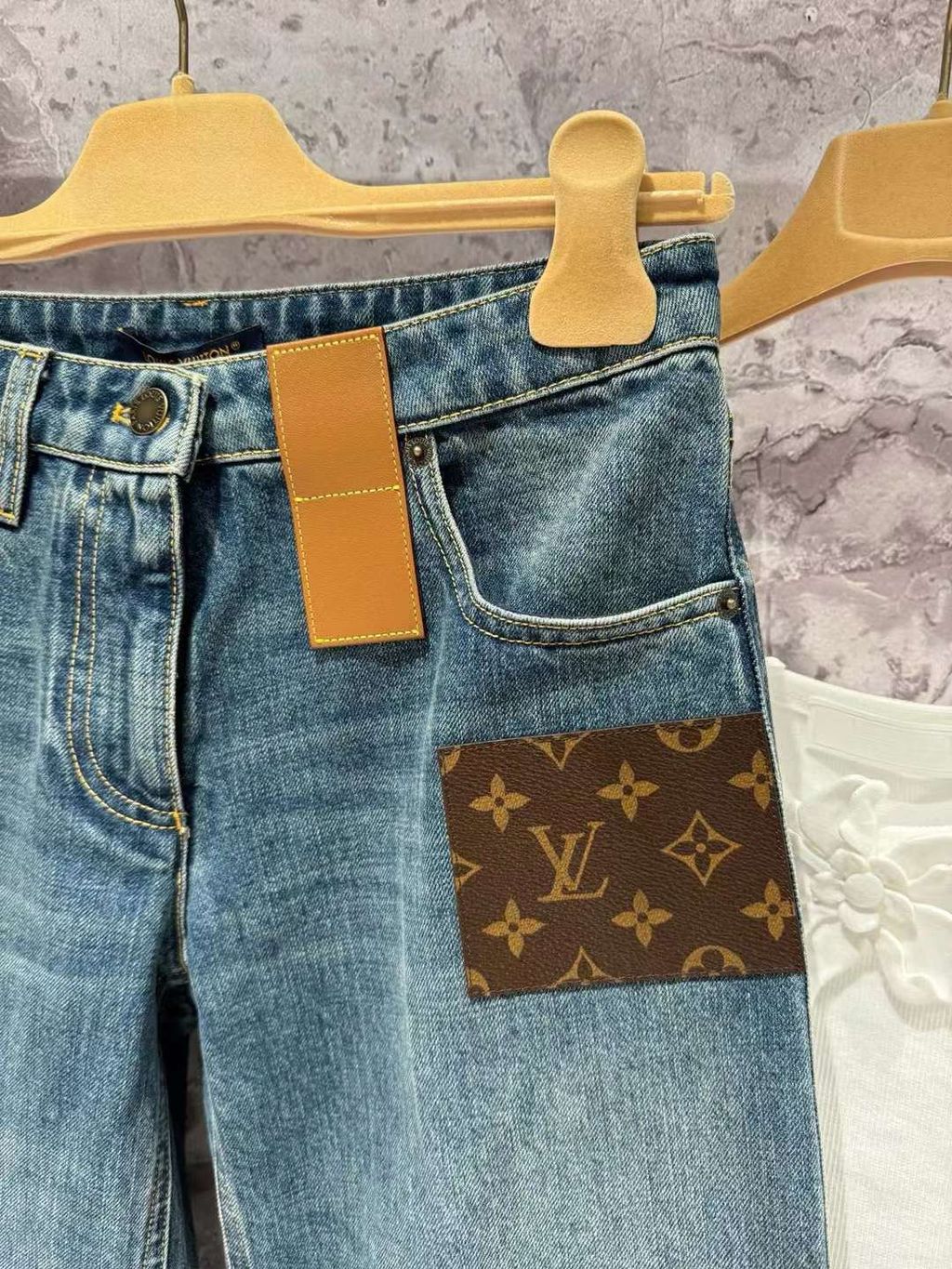 LV MONOGRAM 圖案拼布牛仔長褲 1ACCWR3