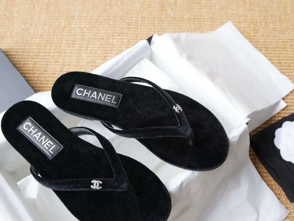 CHANEL 24P 絲絨人字夾腳拖鞋 1