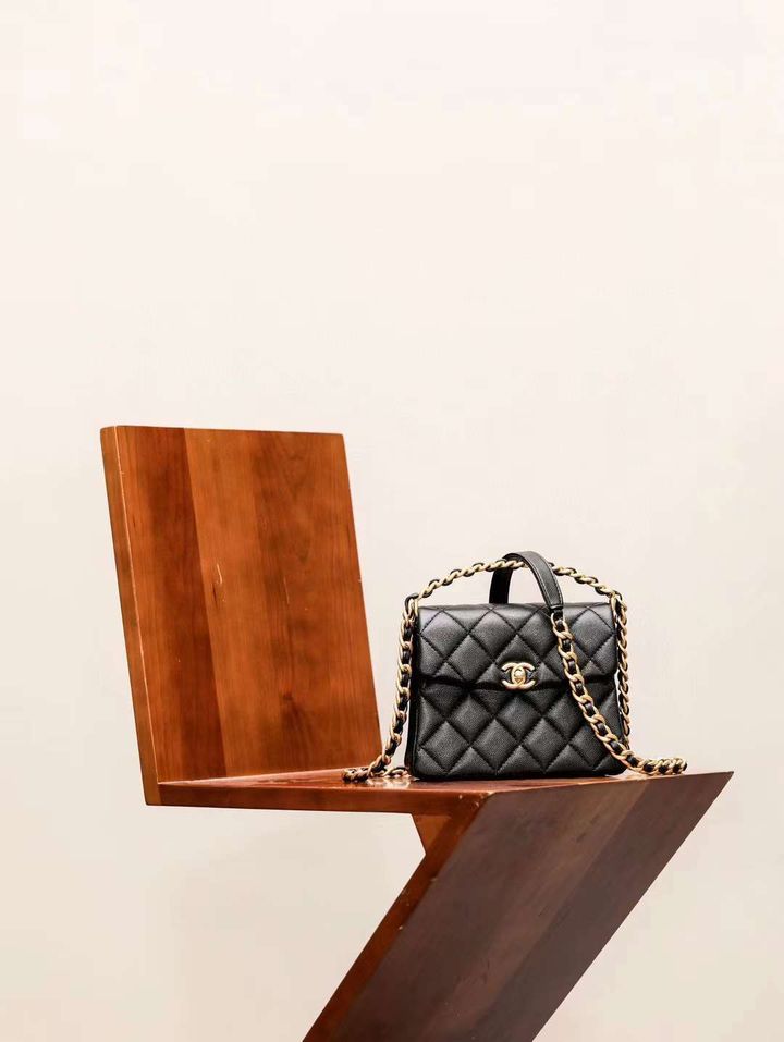 CHANEL 24S 31 RUE CAMBON 手柄口蓋包 