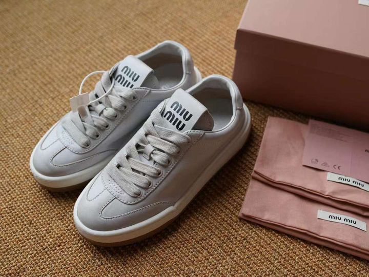 MIU MIU 24P 復古做舊運動鞋
