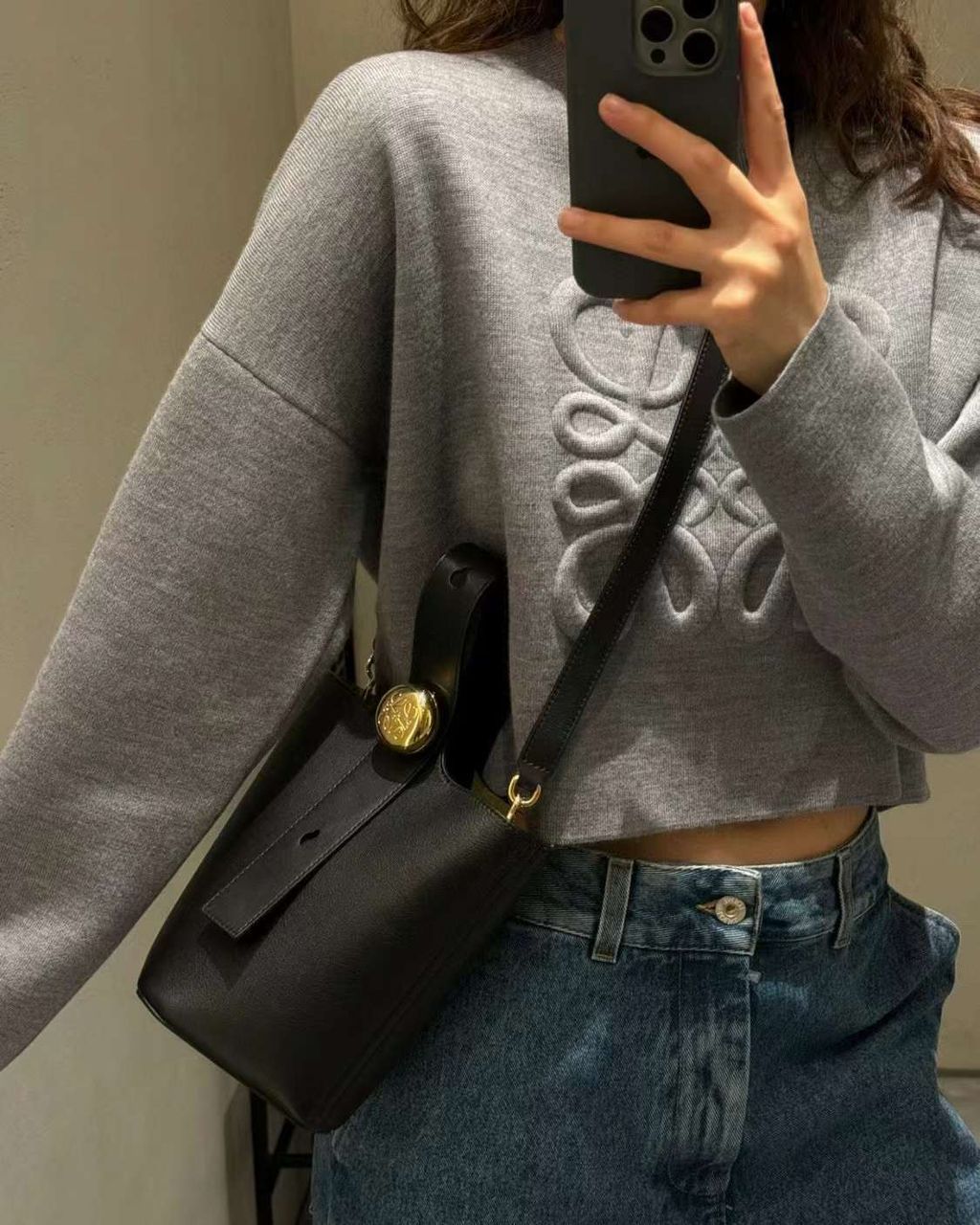 LOEWE MINI PEBBLE 水桶包15