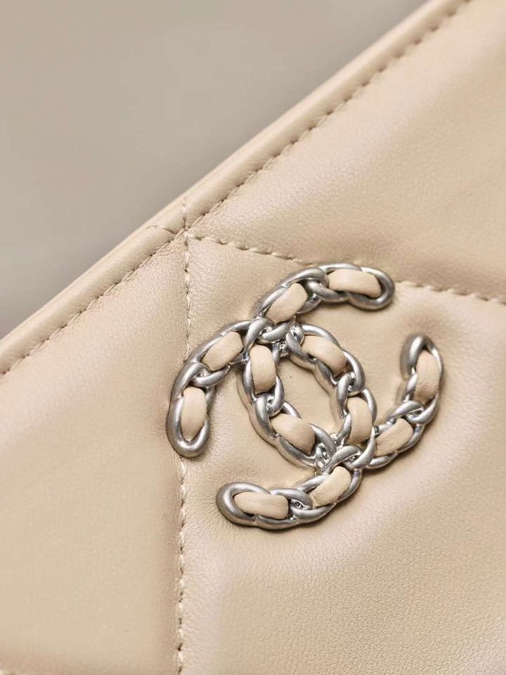 CHANEL 19經典 羊皮金銀雙色WOC 杏色鍊帶包 ˋ