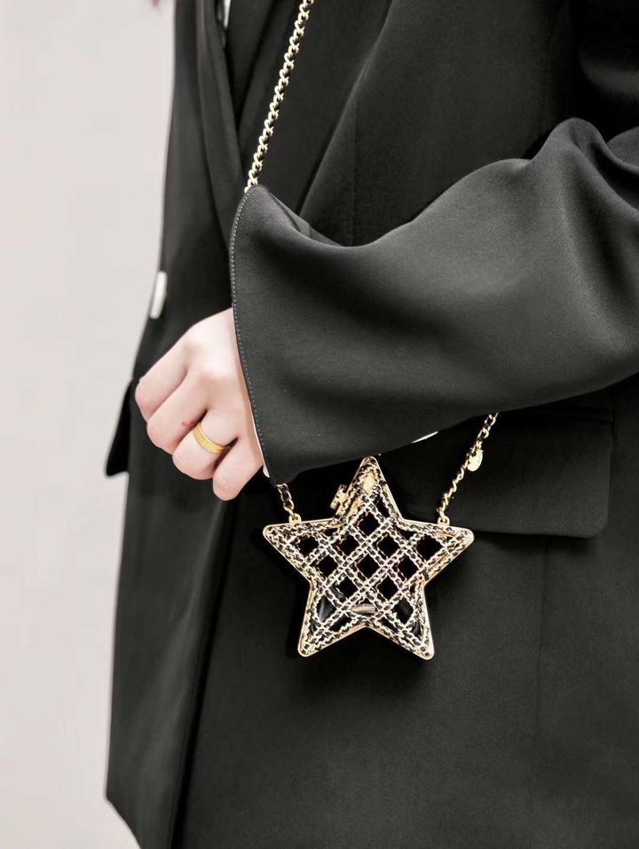 CHANEL 金屬星星晚宴包:小廢包 黑色13