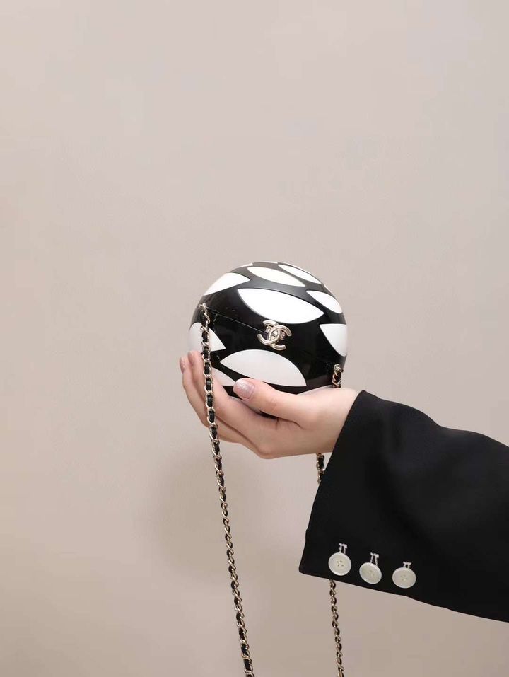 CHANEL 24S 壓克力山茶花精靈球鏈條包