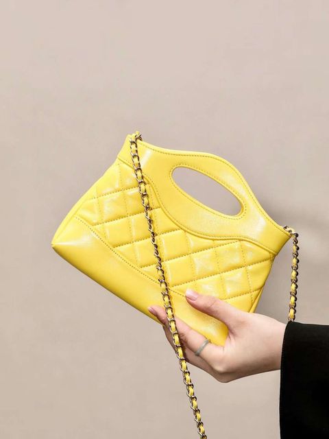 CHANEL 24S 31 NANO 油蠟羊皮經典側背包 黃色1