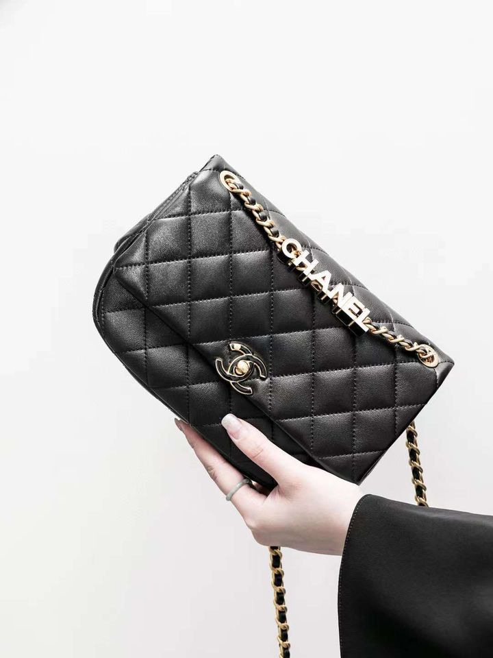 CHANEL 24P 琺瑯扣字母鏈條包 