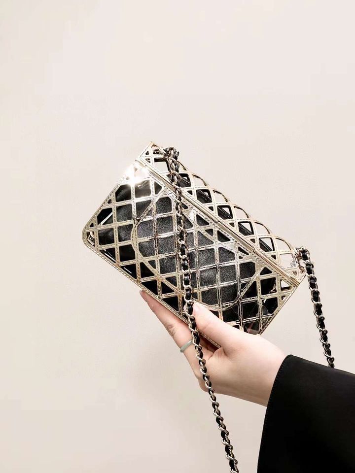 CHANEL 24P 金屬鏤空CF斜背包 限量收藏款 1