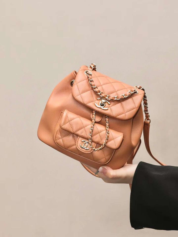 CHANEL 24P DUMA 焦糖色胎牛皮雙肩後背包 
