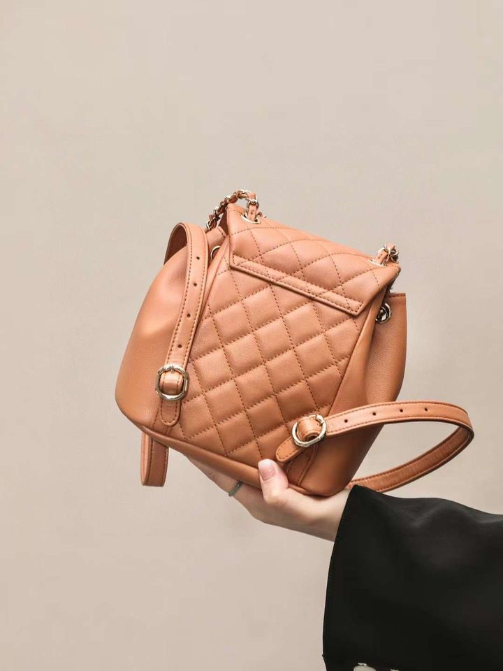 CHANEL 24P DUMA 焦糖色胎牛皮雙肩後背包 1