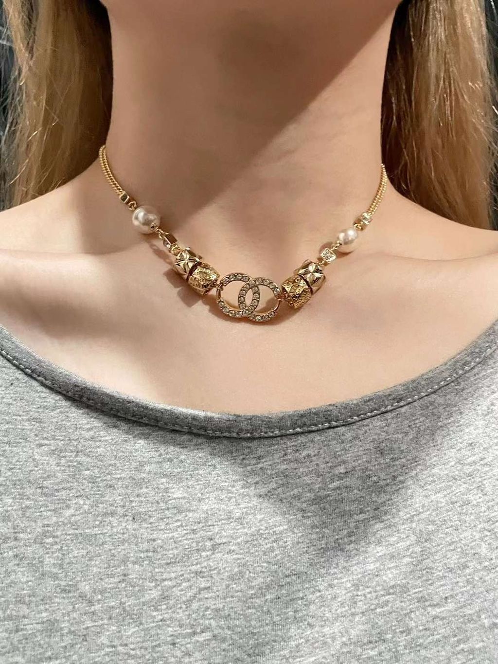 CHANEl 24P 雙C串金屬珍珠頸鏈:項鍊900