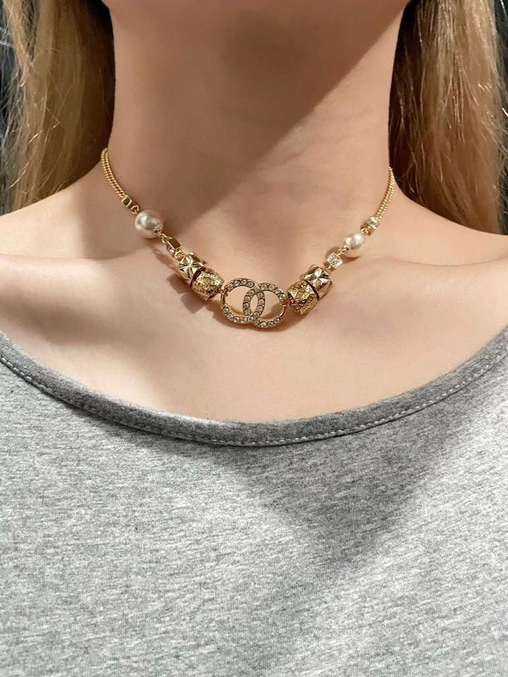 CHANEl 24P 雙C串金屬珍珠頸鏈:項鍊900