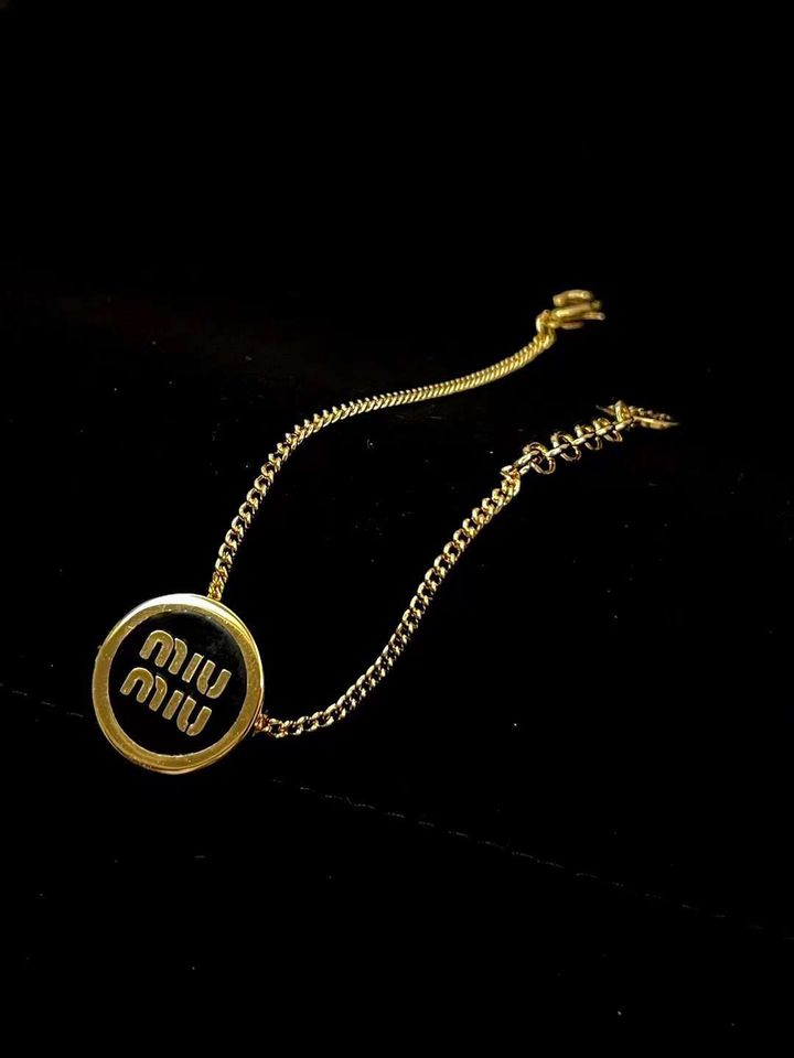 MIU MIU 圓形LOGO琺瑯手鍊1