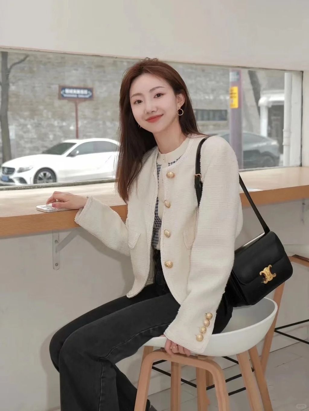 CELINE TEEN TRIOMPHE 亮澤牛皮革手袋 黑金 LISA同款14