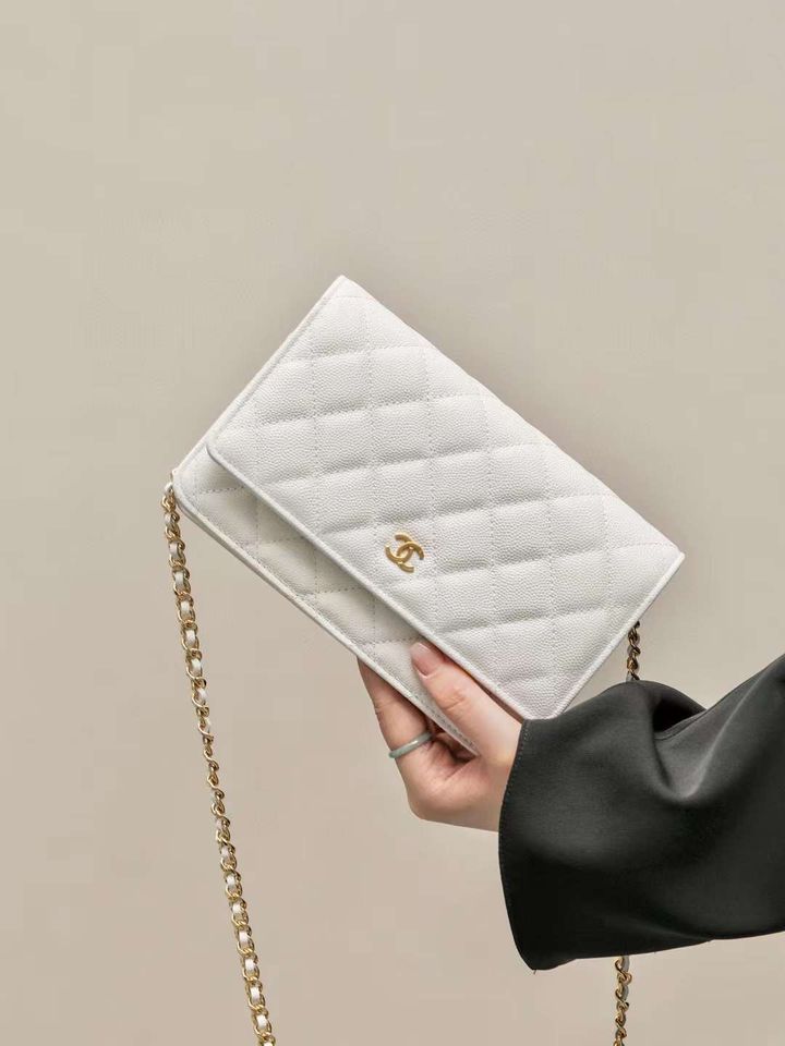CHANEL WOC 限量色米白色磁吸金釦鏈條側背包 