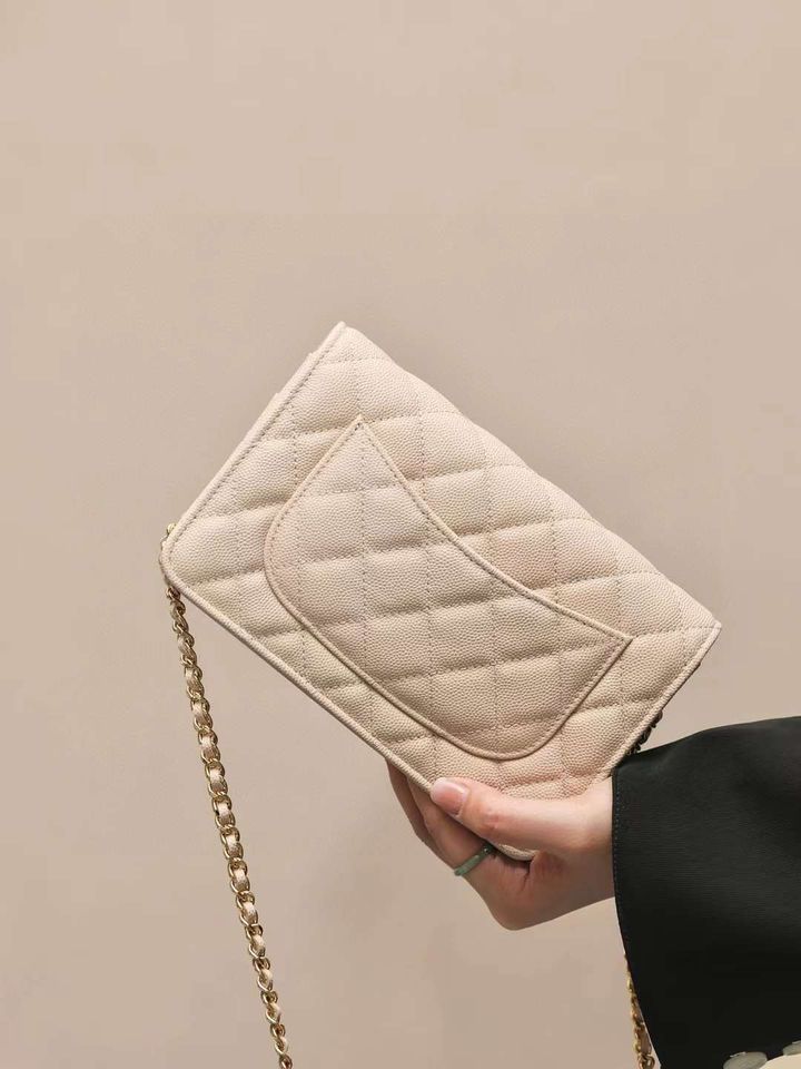 CHANEL WOC 限量色杏色磁吸金釦鏈條側背包 1