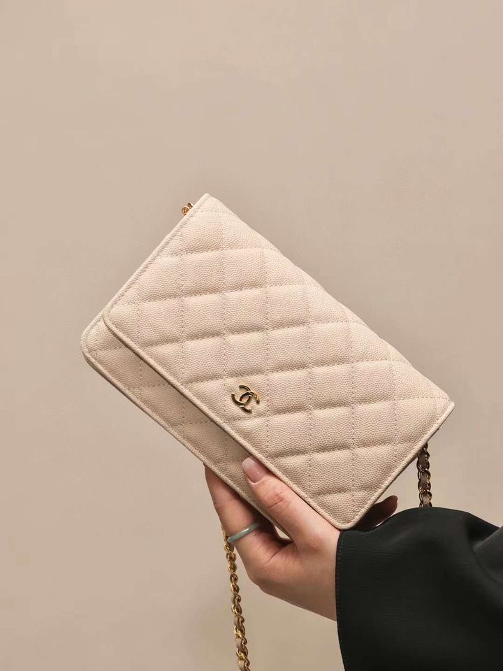 CHANEL WOC 限量色杏色磁吸金釦鏈條側背包 