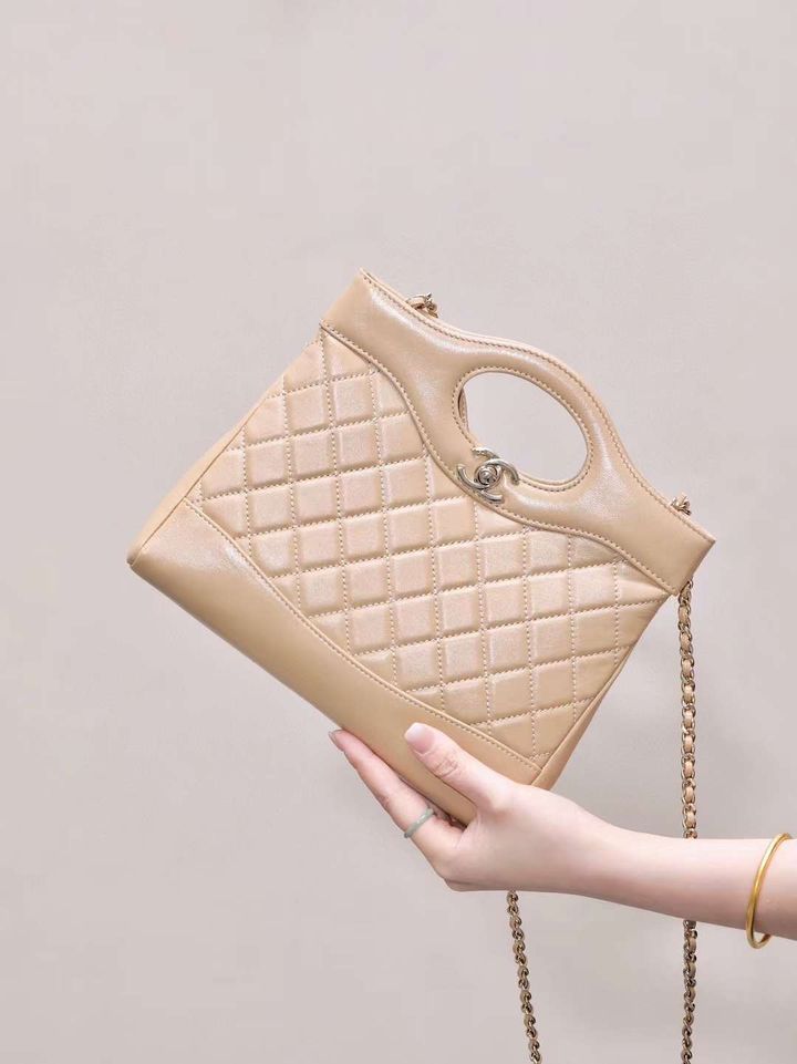 CHANEL 31 BAG 豎版小號 油蠟羊皮經典側背包 杏色