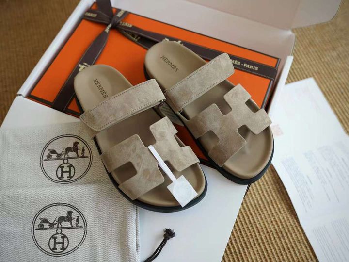 HERMES CHYPER 二舅拖鞋 麂皮卡其色1