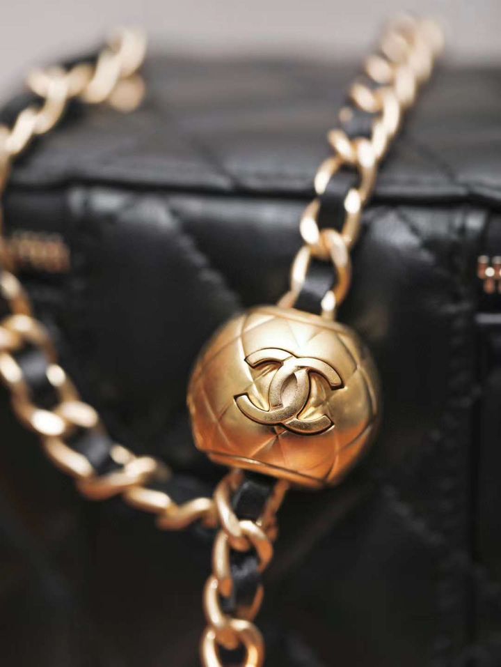 CHANEL 最新改版金球口紅包 黑色 4
