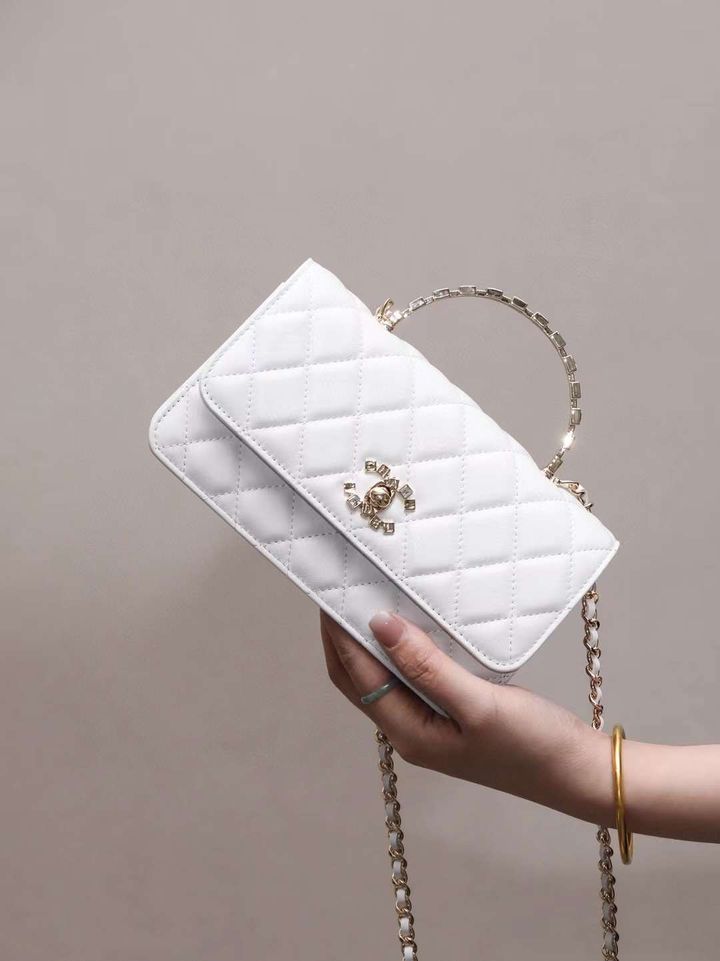 CHANEL 24S 金屬水鑽手腕橫版 KELLY WOC9
