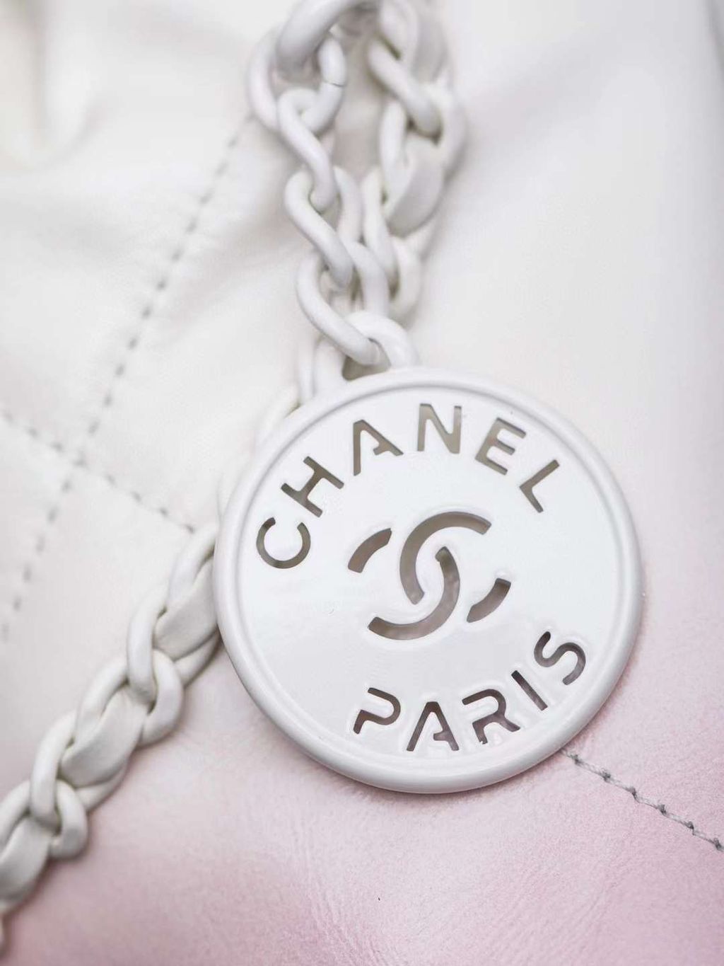 CHANEL 24S 22BAG MINI 漸層粉白小水桶包 6
