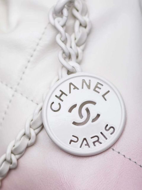 CHANEL 24S 22BAG MINI 漸層粉白小水桶包 6
