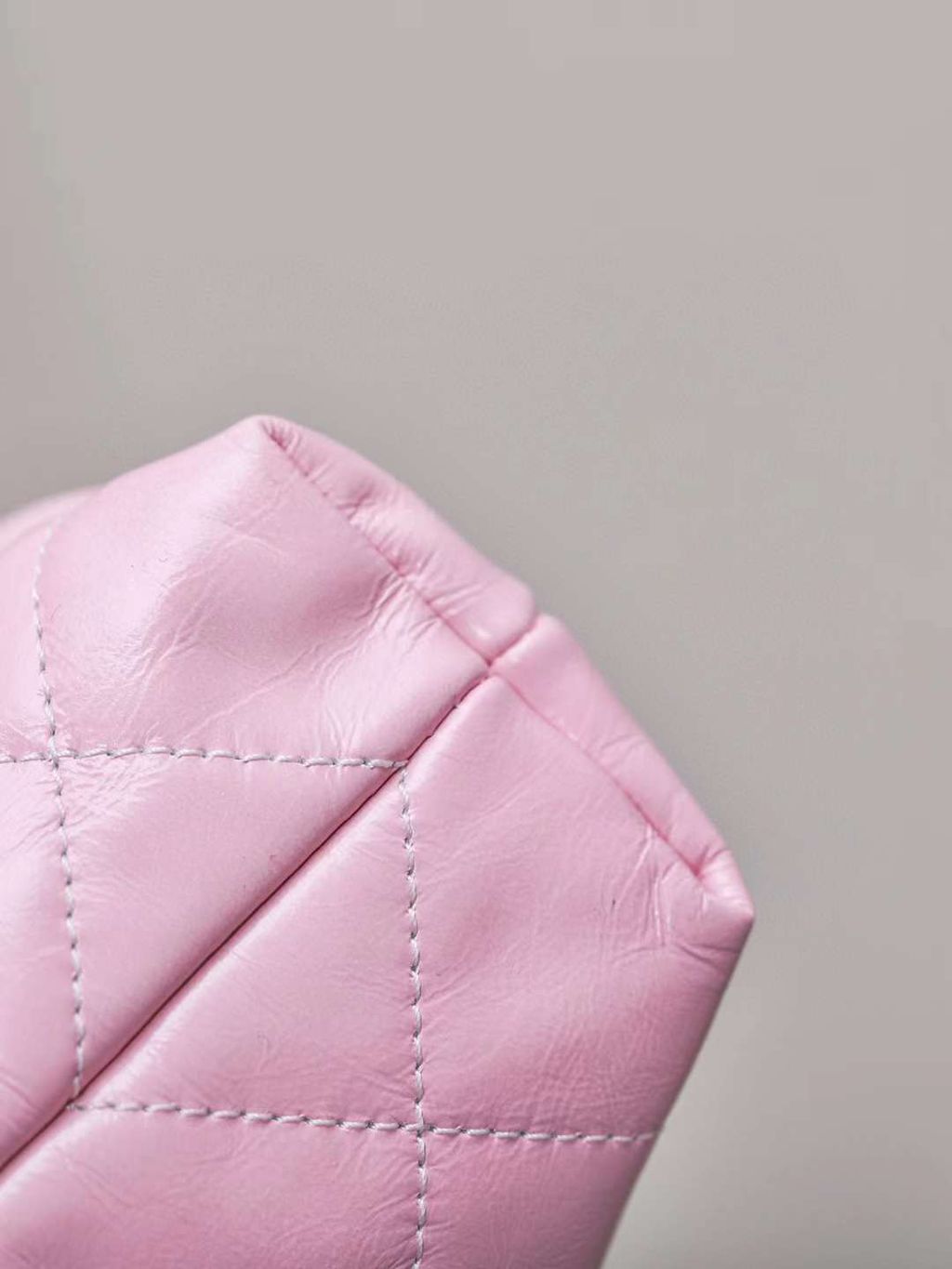 CHANEL 24S 22BAG MINI 漸層粉白小水桶包 4