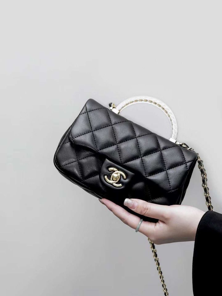 CHANEL 24S 樹脂透明手柄CF口蓋包 