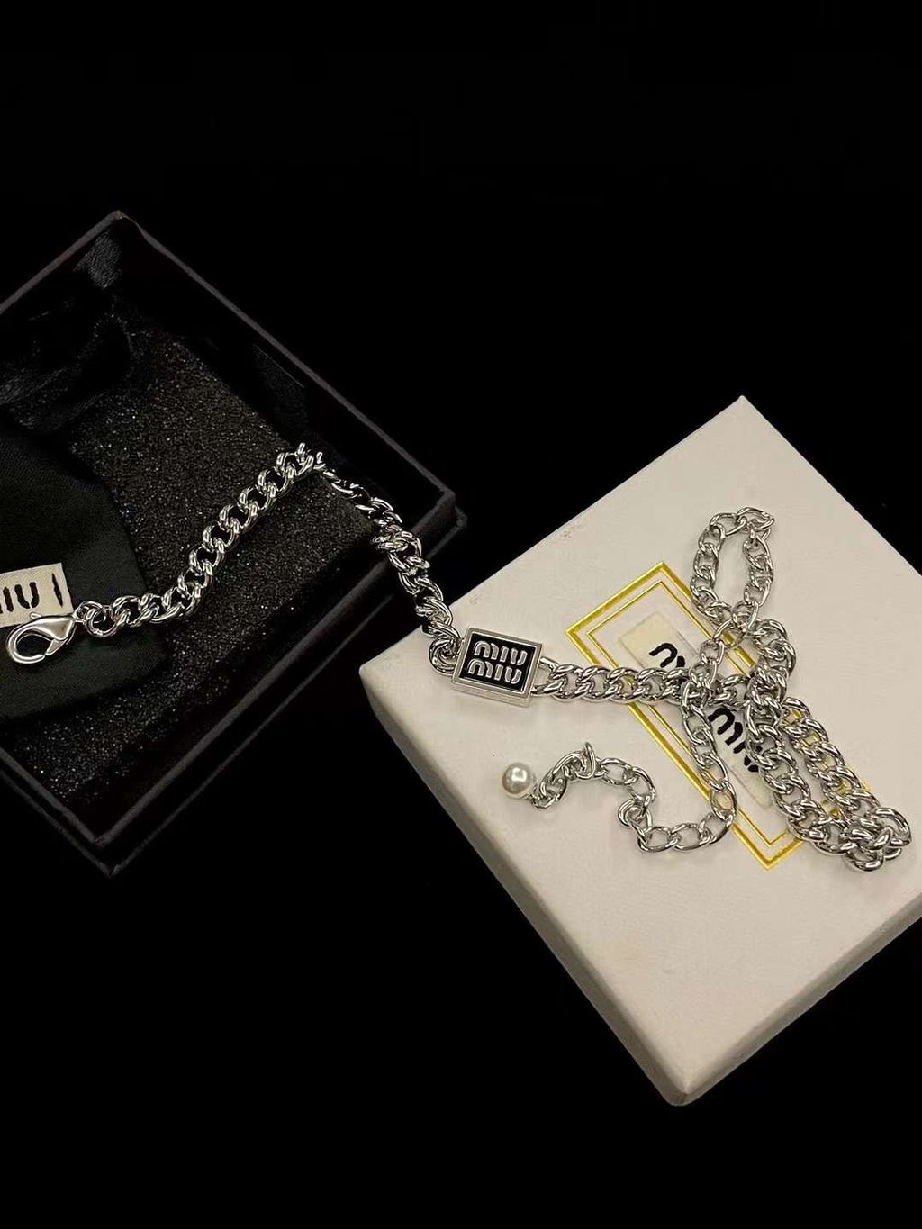 MIU MIU 黑銀牌LOGO頸鏈:項鍊4