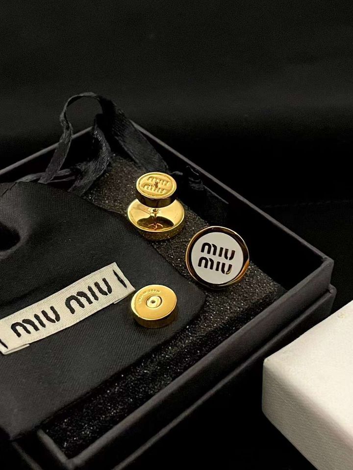 MIU MIU 圓餅白色琺瑯耳環3
