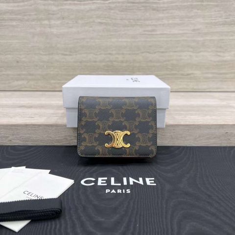 CELINE TRIOMPHE 亮澤牛皮革短夾10