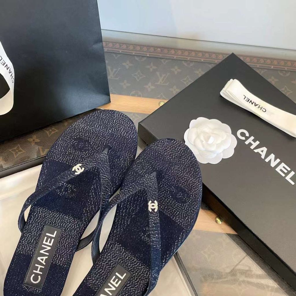 CHANEL 24P 牛仔藍水鑽扣人字夾腳拖鞋1