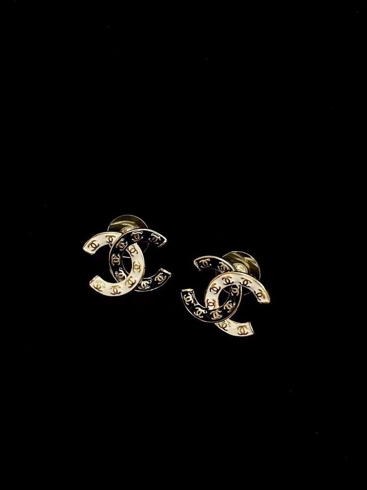 CHANEL 24P 琺瑯黑白雙C耳環 