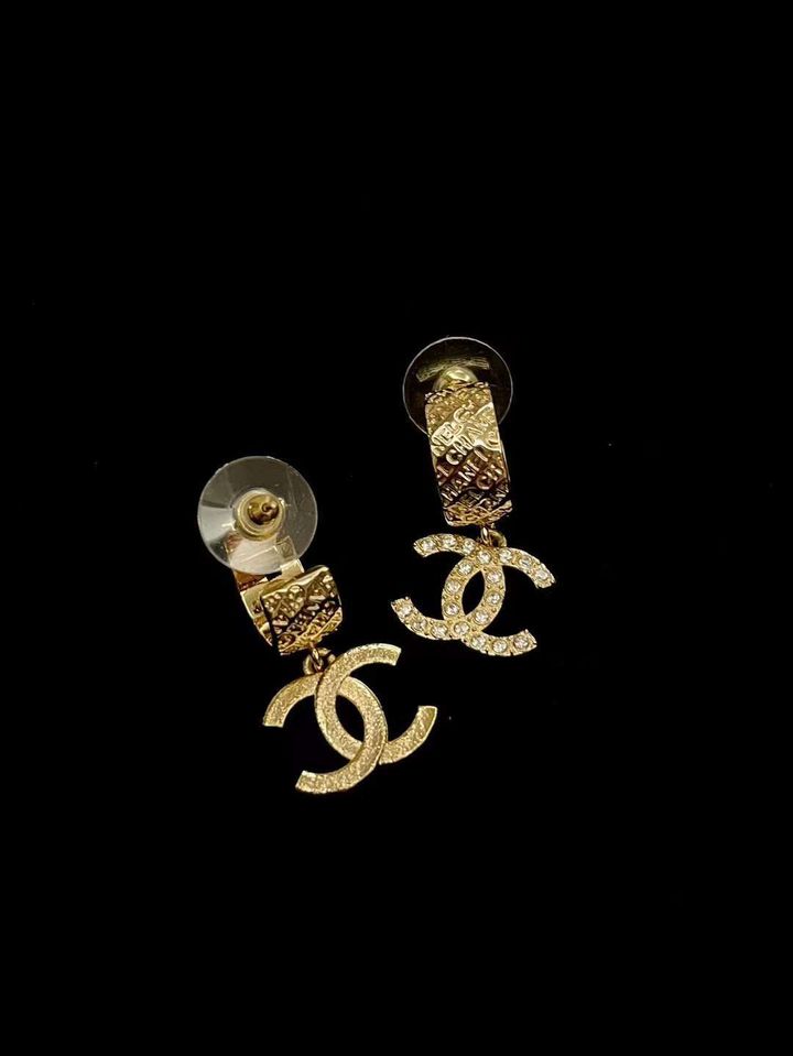 CHANEL 24P 雙C滿鑽字母耳圈吊墜耳環1