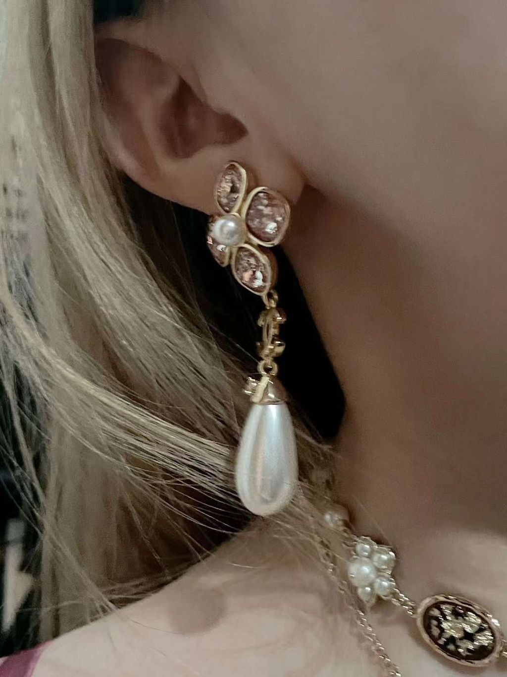 CHANEL 24S 雙C花花珍珠吊墜耳環6
