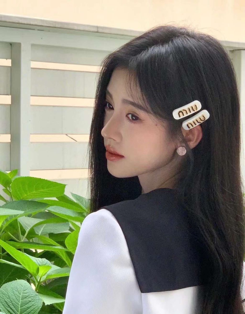 MIU MIU 黑金琺瑯樹脂髮夾 明星鞠婧禕同款5