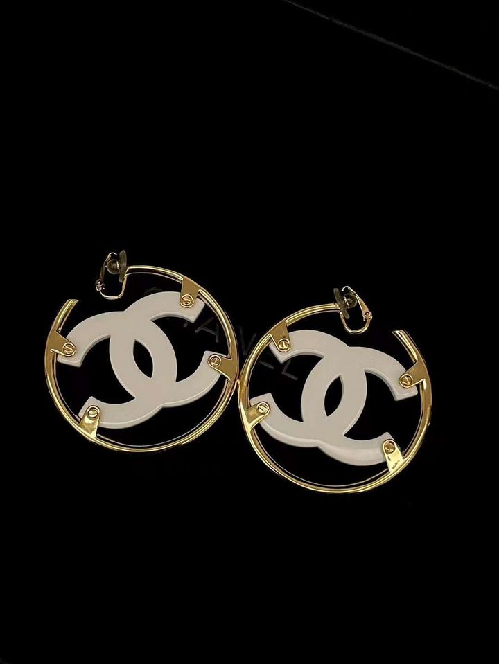 CHANEL 24S 白色亞力克雙C大圈耳夾耳環3