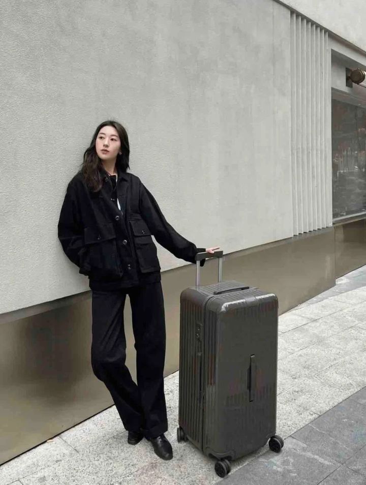 真的是高级感十足的的矿岩灰#RIMOWA限定色_1_#RIMOWA -SA Eva_来自小红书网页版