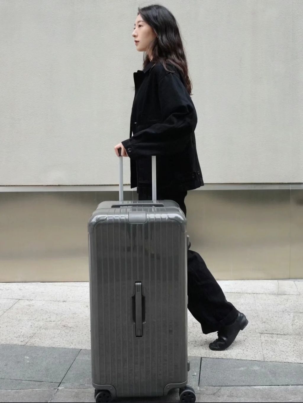 真的是高级感十足的的矿岩灰#RIMOWA限定色_3_#RIMOWA -SA Eva_来自小红书网页版