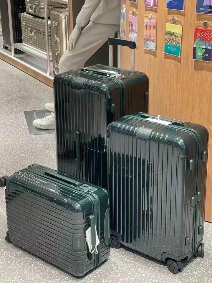 墨绿色合集_5_西安SKP RIMOWA-Rex_来自小红书网页版