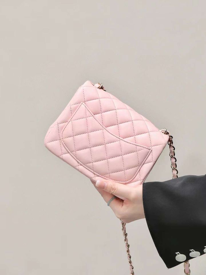  CHANEL 24A CF 櫻花粉金釦羊皮口蓋包 方胖子 17CM 2