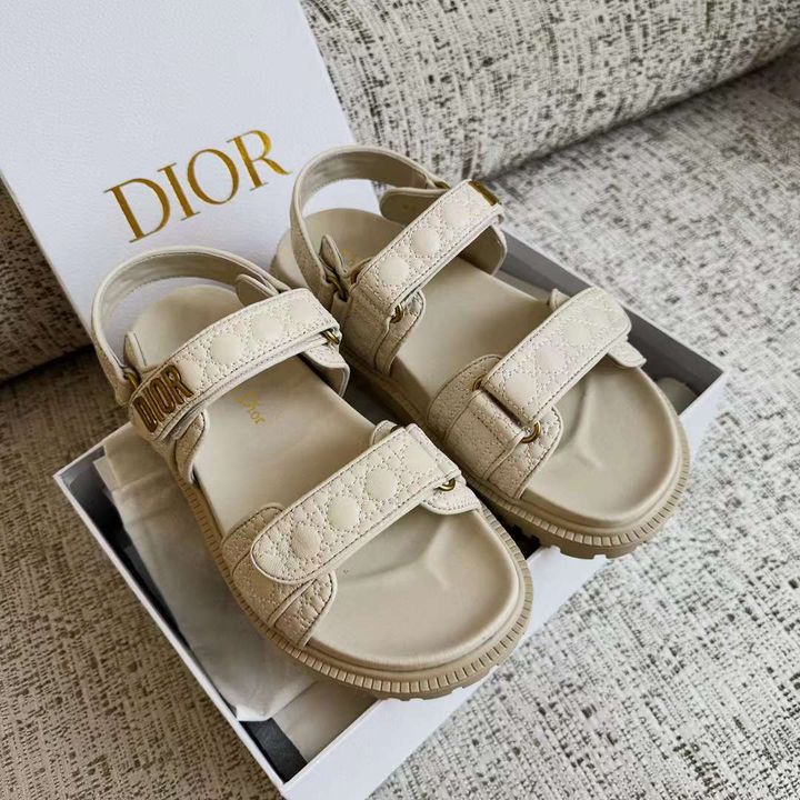 DIOR DIORACT 魔鬼氈涼鞋 菱格紋款6