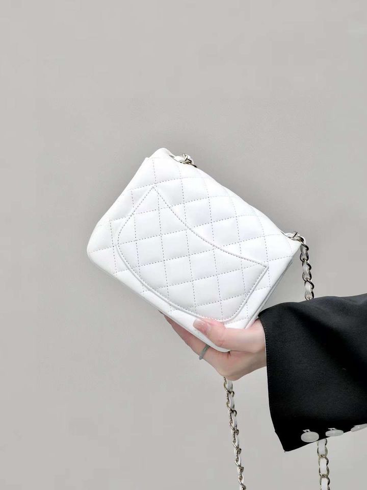  CHANEL 24A CF 白色金釦羊皮口蓋包 方胖子 17CM 1