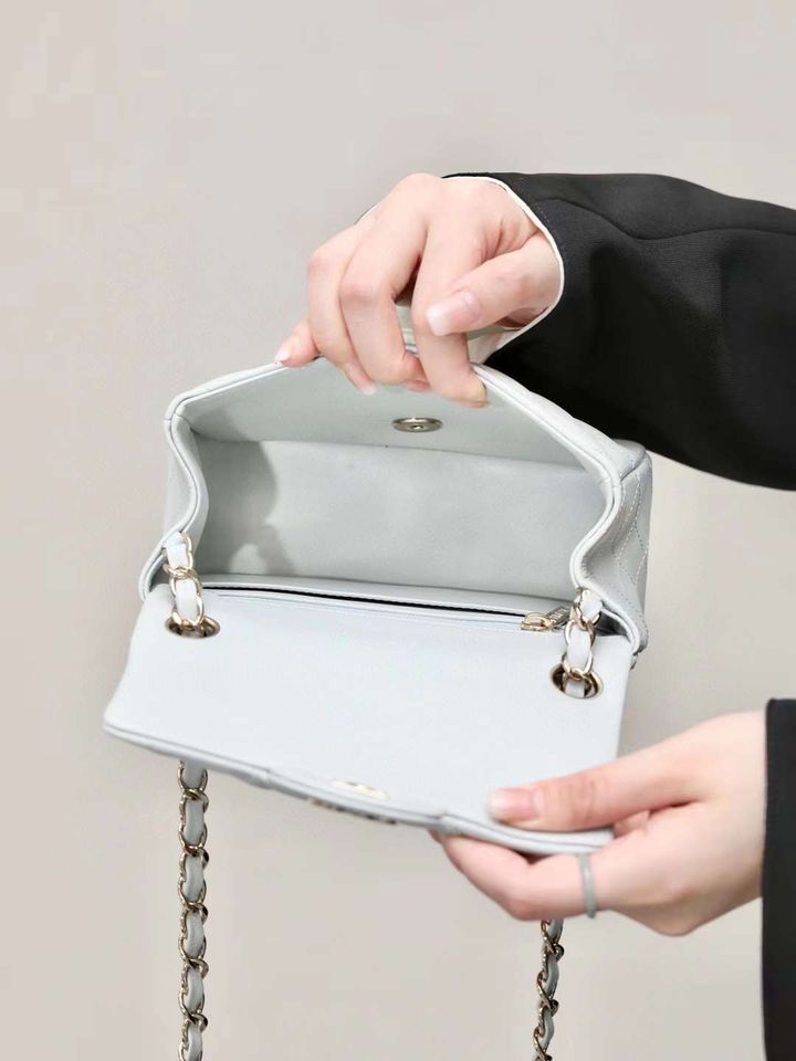  CHANEL 24A CF 灰色金釦羊皮口蓋包 方胖子 17CM 1
