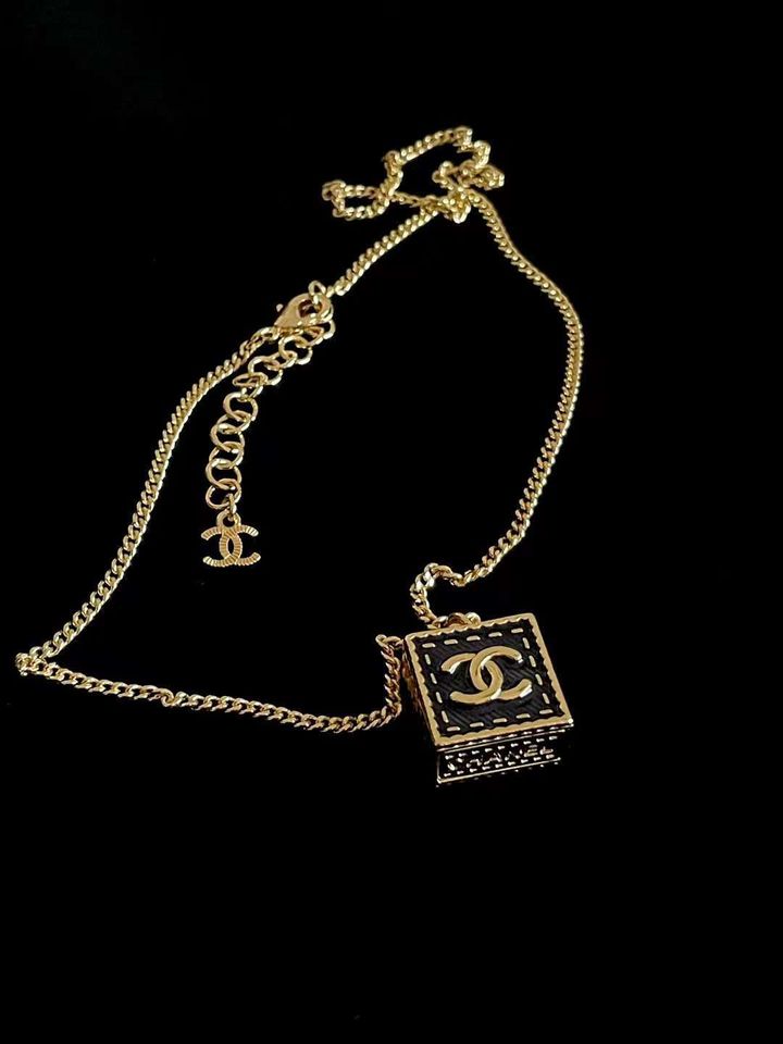 CHANEL 24S 牛仔藍雙C立體方塊項鍊