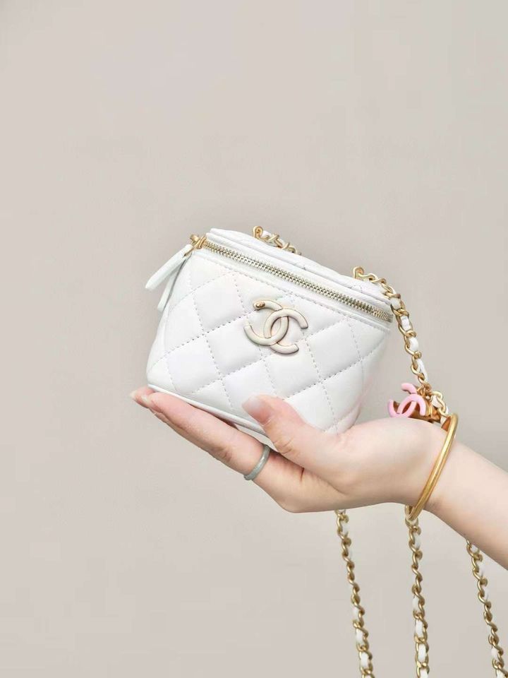 CHANEL 24A 琺瑯扣口紅包