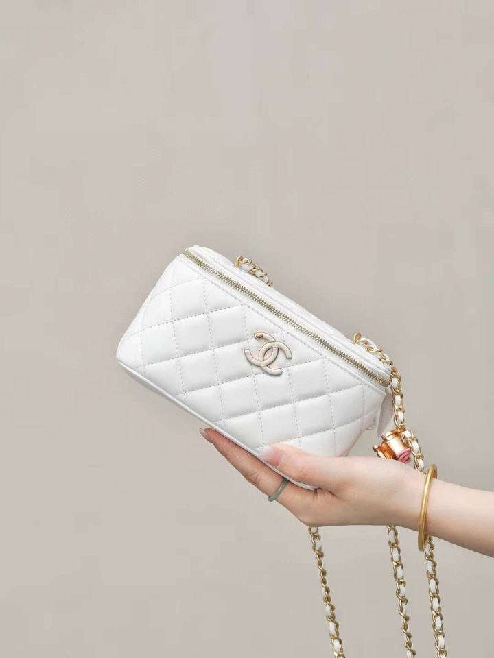 CHANEL 24A 琺瑯扣盒子包